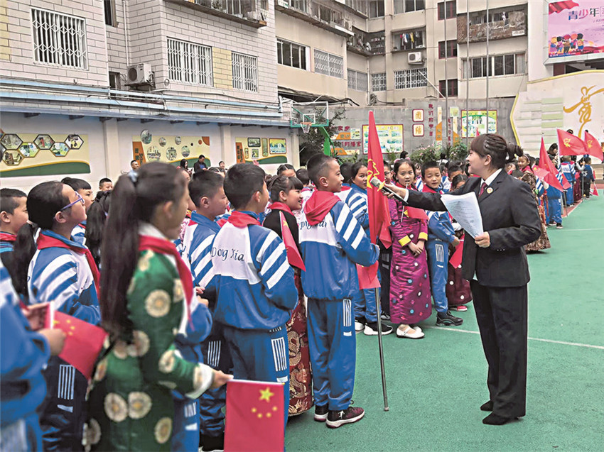 在學校進.jpg 在學校進.jpg