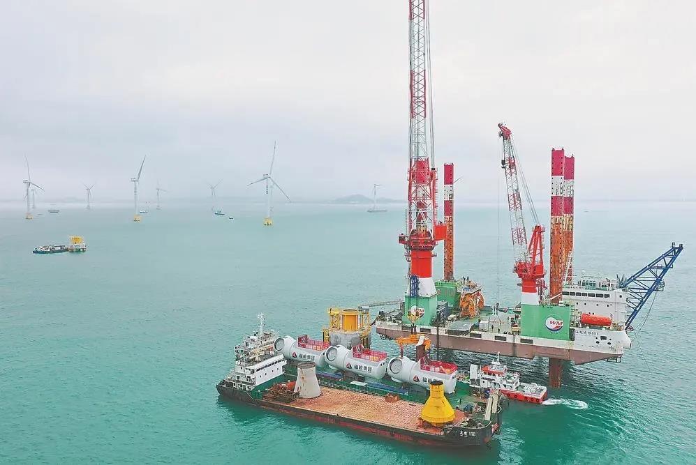 福能集團(tuán)曾是“一煤獨大”的老國企，近年來積極轉(zhuǎn)型，布局新能源、新材料、醫(yī)療健康等領(lǐng)域。圖為福能集團(tuán)三川海上風(fēng)電項目。（資料圖片）