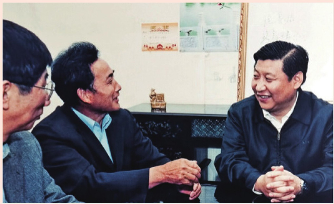 2003年4月24日，時(shí)任浙江省委書記習(xí)近平在浙江下姜村調(diào)研。